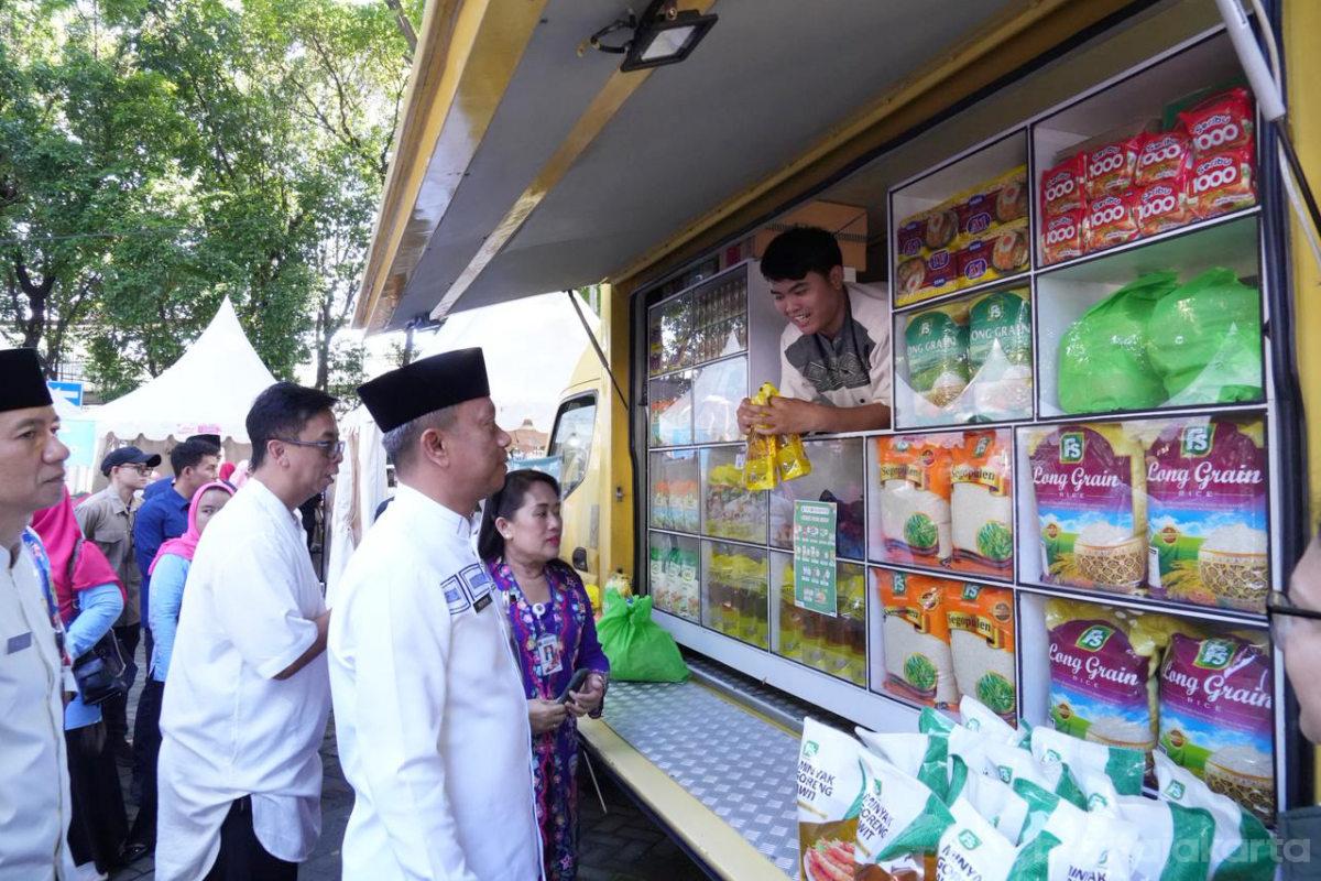 60 Jakpreneur Ramaikan Bazar UMKM di kantor Wali Kota Jaktim