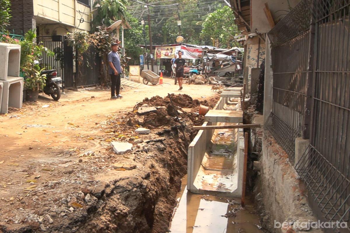 Normalisasi Saluran di Jalan Rawa Simprug IX Capai 50 Persen