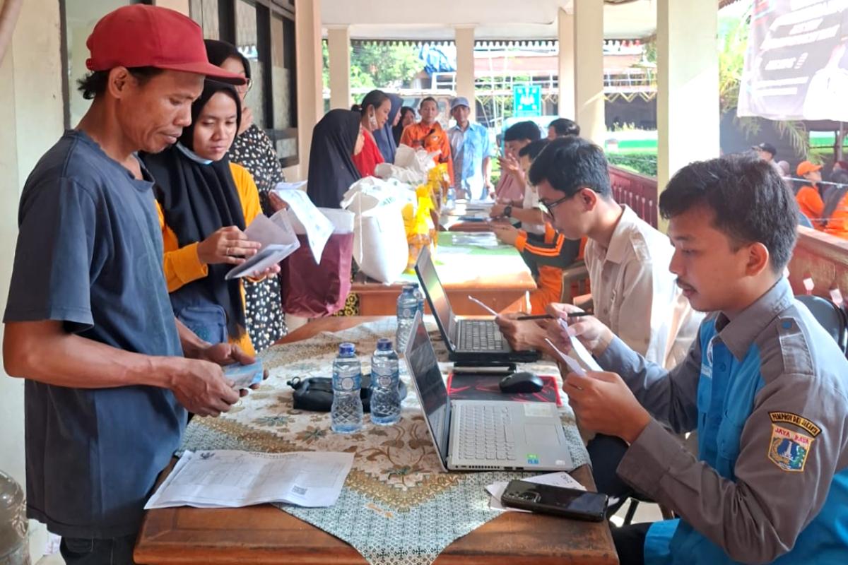 Bantuan pangan kelurahan tengah nurito