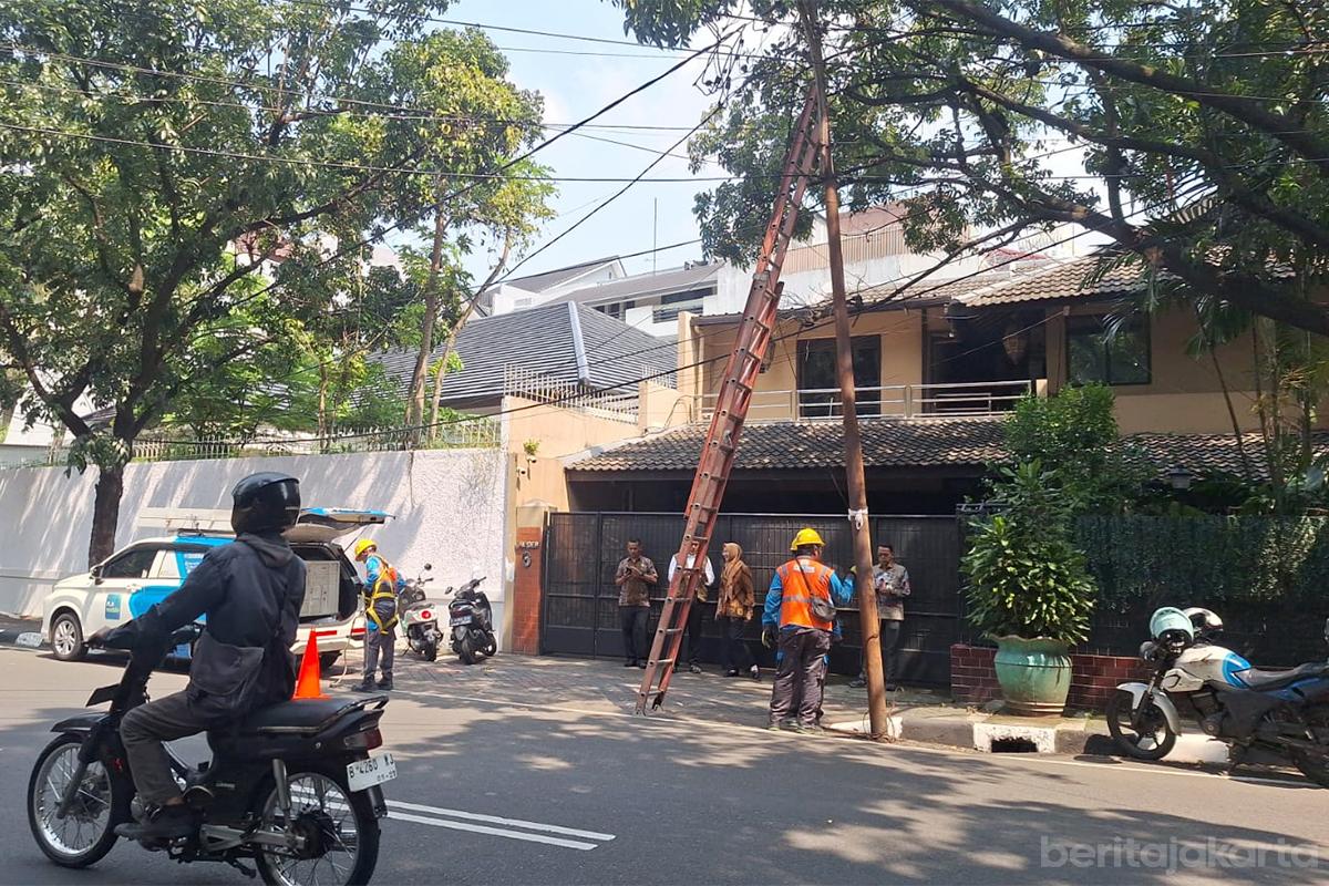 Tkp insiden kabel menjuntai kebayoran baru tiyo