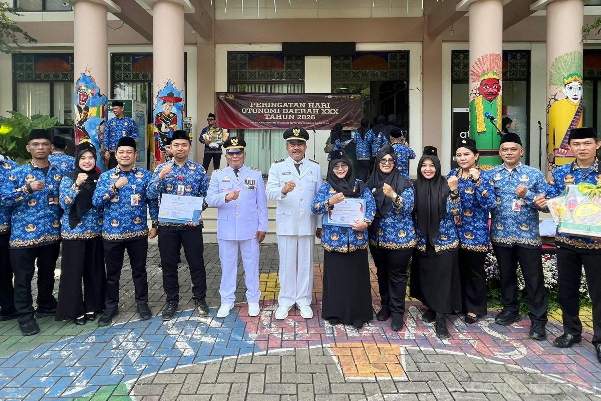 Lurah kec ciracas dapat penghargaab