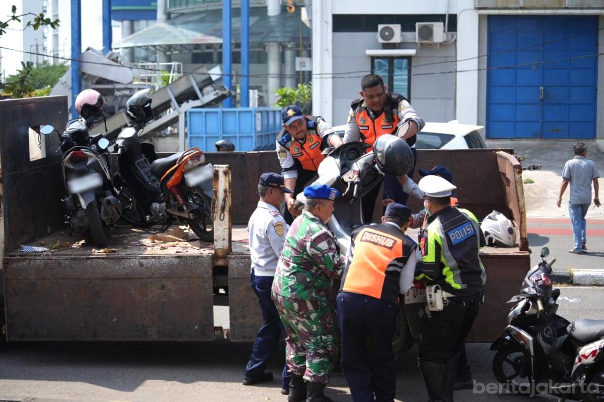 Penertiban parkir liar jakut anita