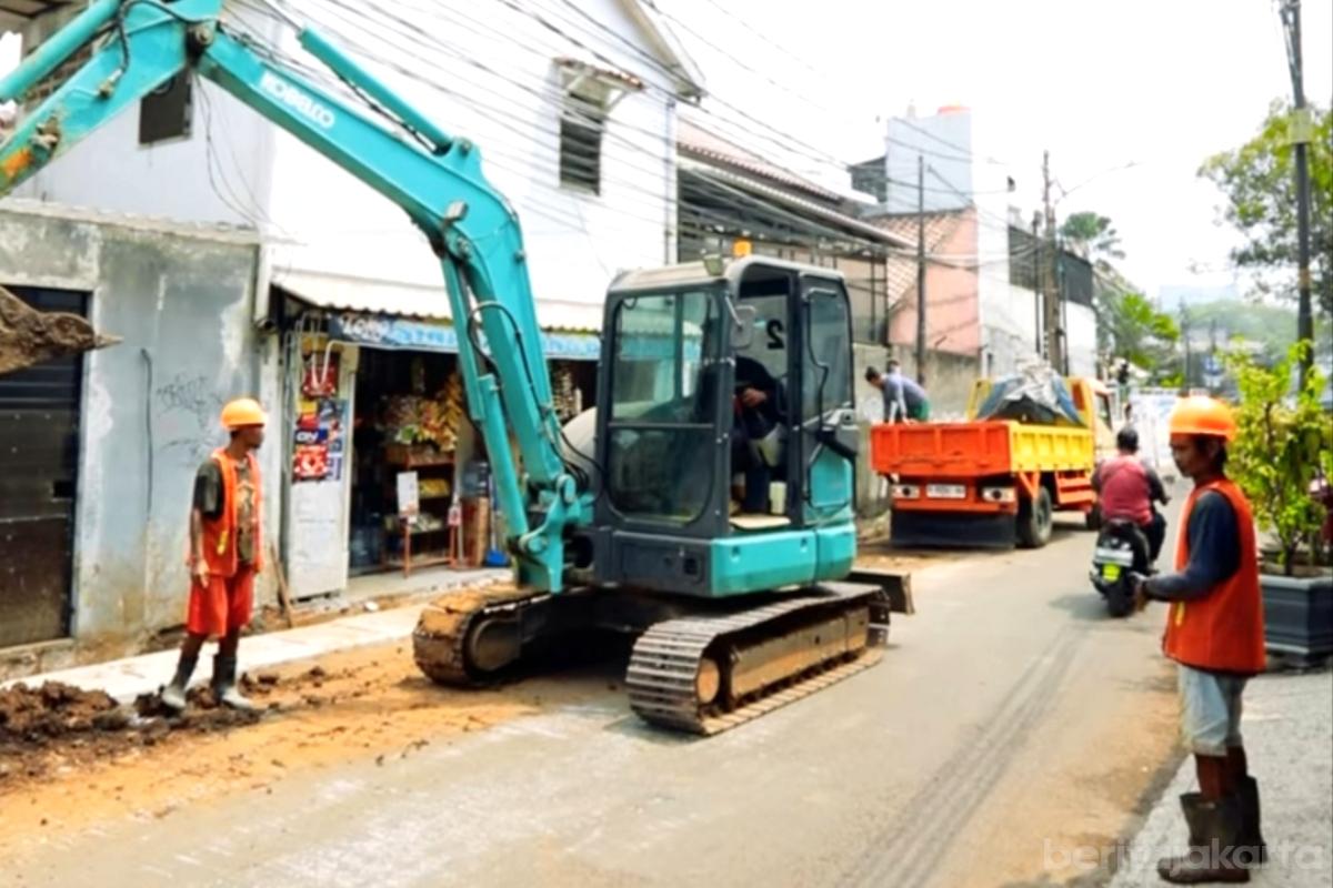 Pembuatan Saluran Air Jalan Sasak tiyo