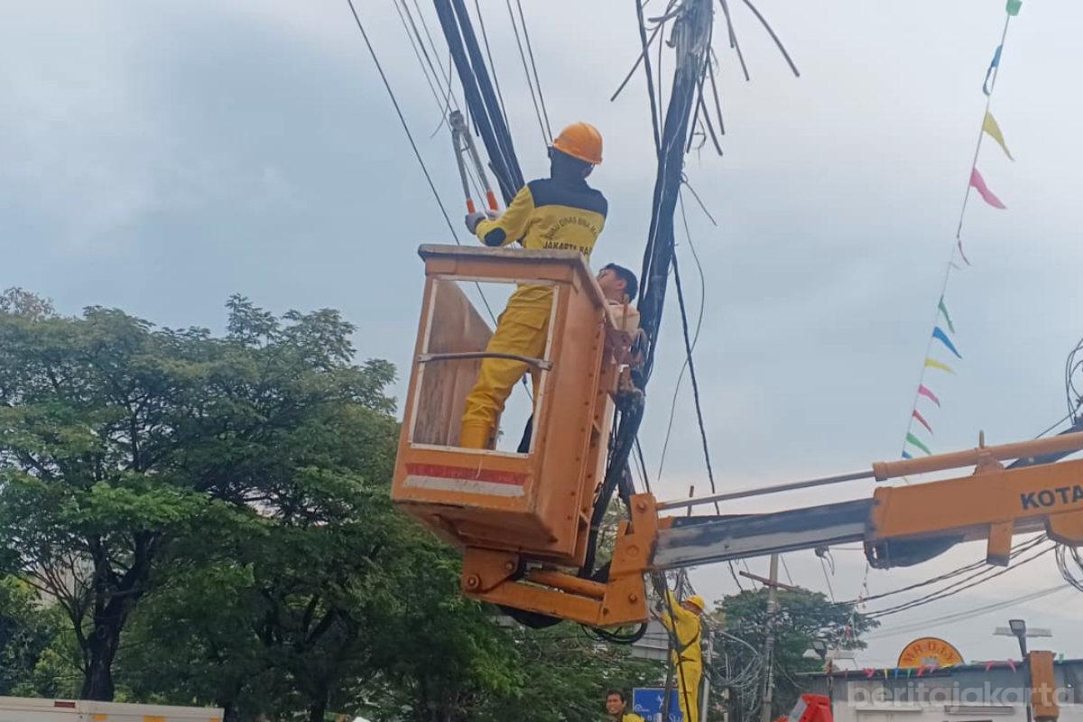 Utilitas Kabel Udara di Jakarta Barat Telah Diputus
