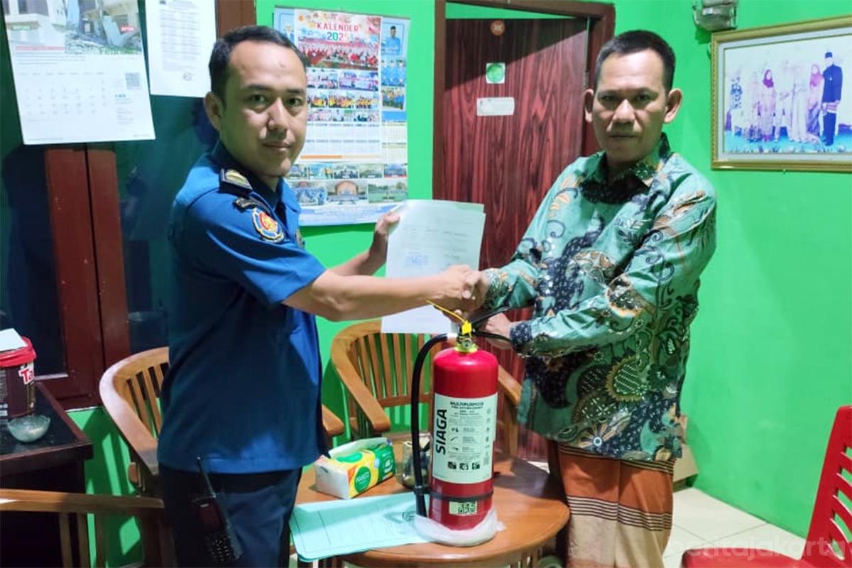 Pembagian apar cakung nur