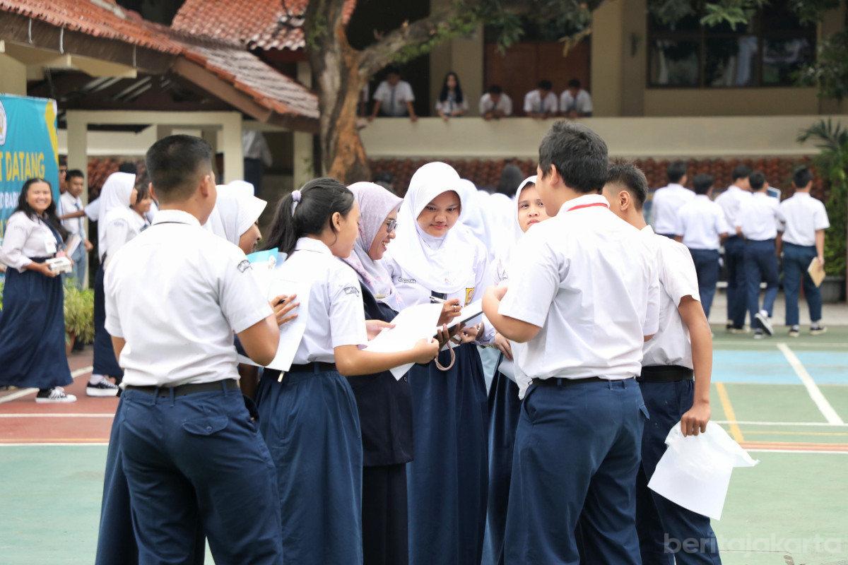 Anak sekolah smp sekolah otoy (1)