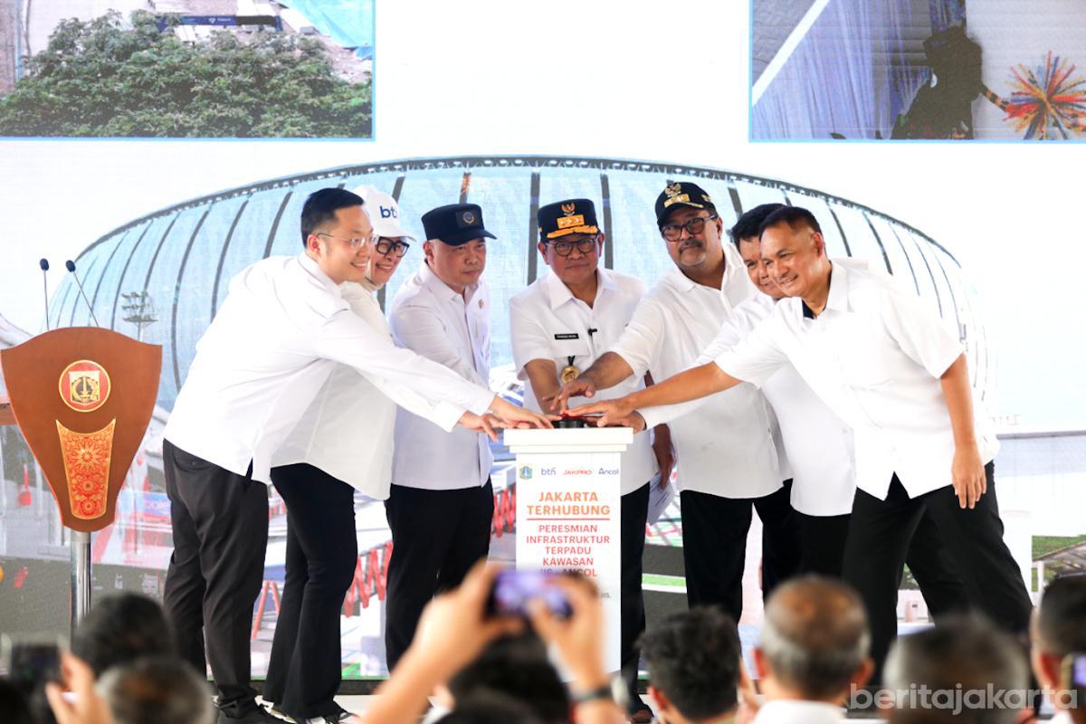 Stasiun KRL JIS Ancol 1 jati