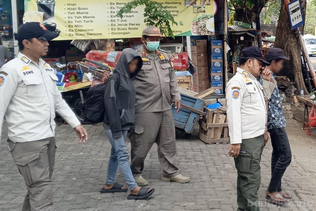 Penertiban PKL PPKS Kebayoran Lama tiyo