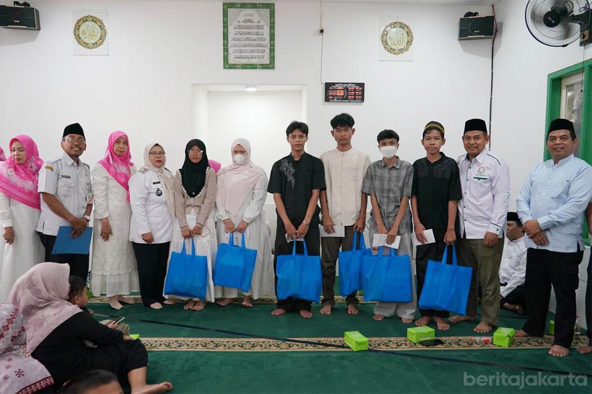 Santunan yatim piatu mustahik Karet Semanggi tiyo