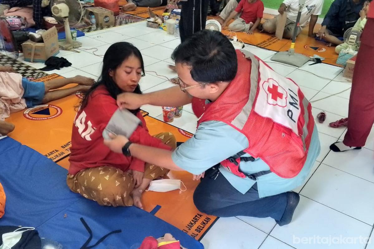 PMI Jaksel Berikan Layanan Kesehatan Bagi Penyintas Kebakaran di Bintaro