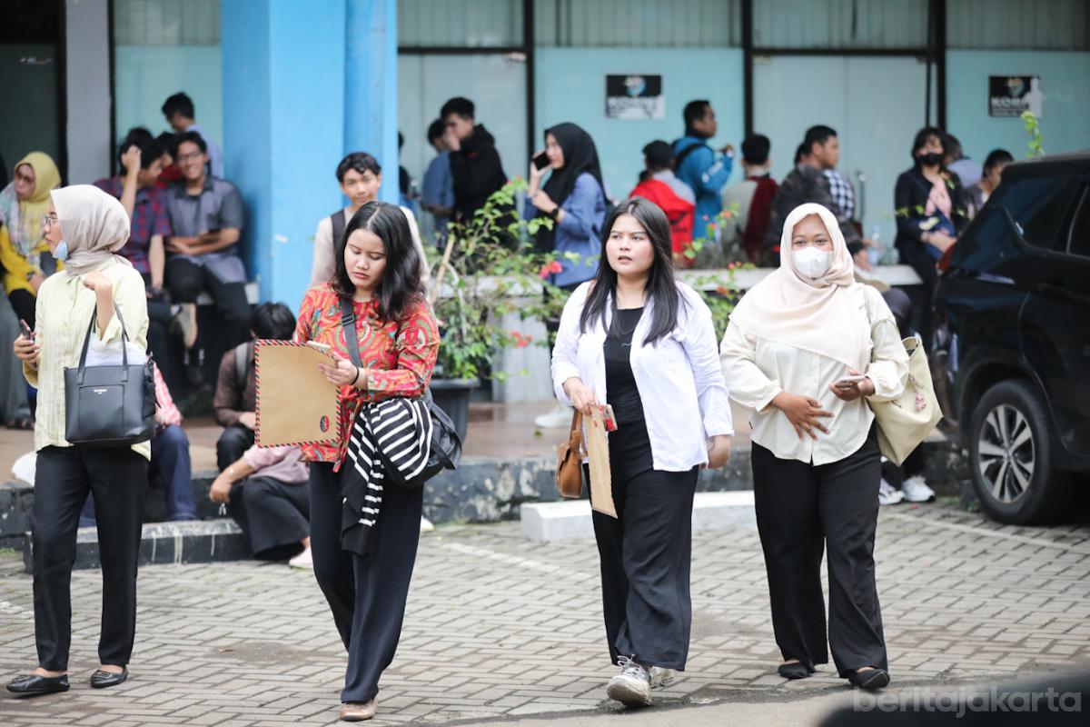 Pencari kerja job fair jati