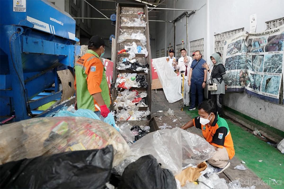 Pengolahan sampah jakbar budi2