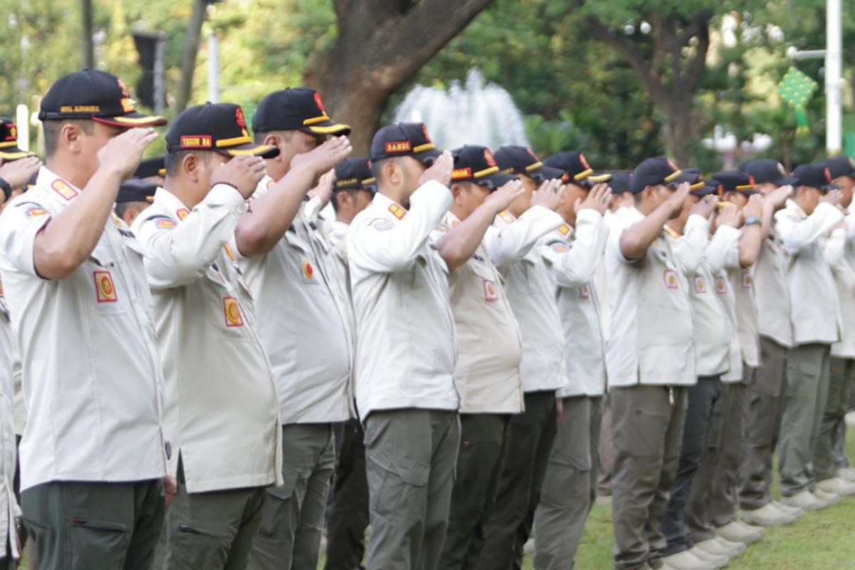 Satpol pp bantu pengamanan arus mudik ist