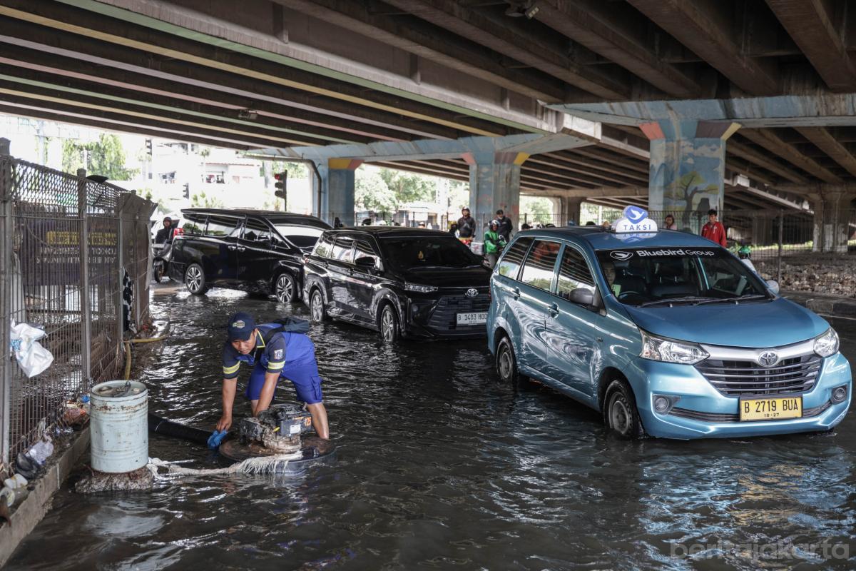 Penanganan Banjir Kolong Tol JORR Bilal 2