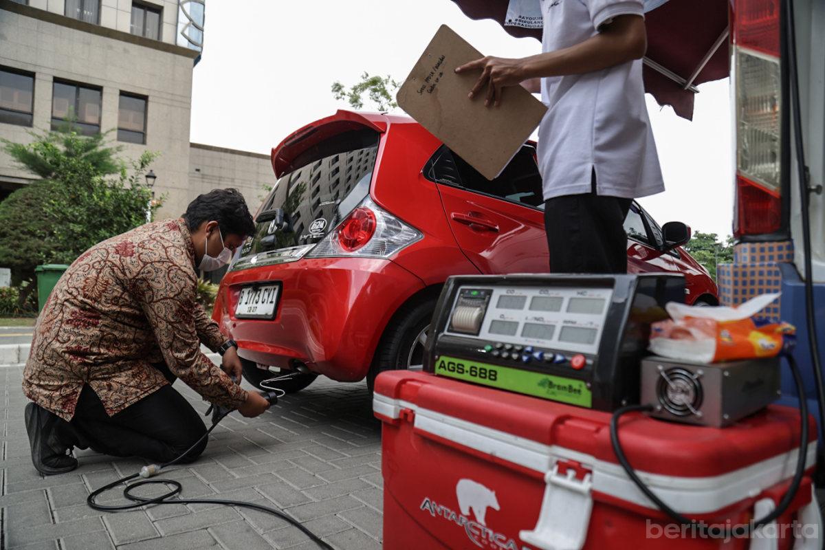 42 Kendaraan Ikuti Uji Emisi di Kantor Wali Kota Jakbar