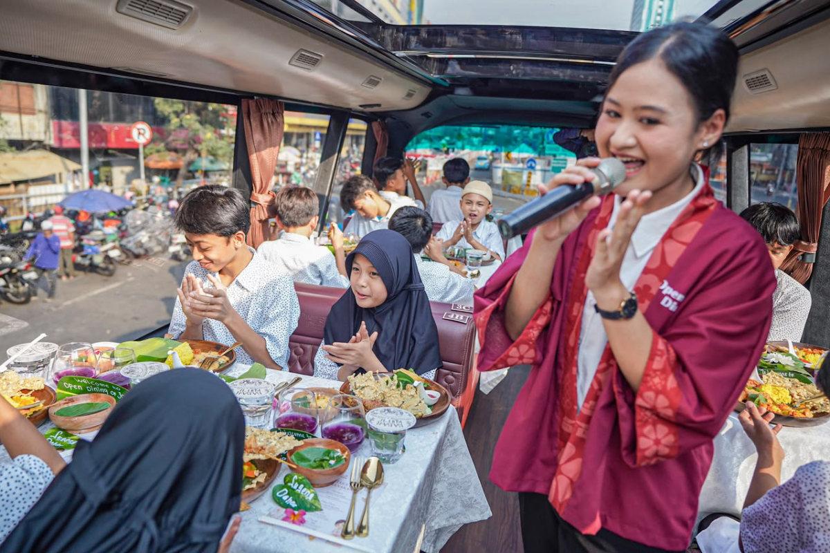 Transjakarta Ajak Anak anak Yatim Rasakan Pengalaman Open Dining