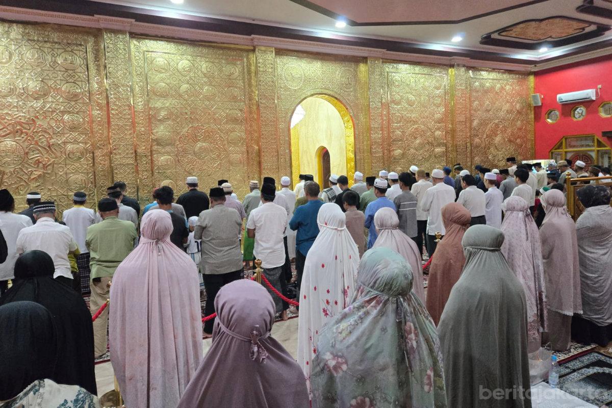 Melongok Kegiatan Salat Tarawih di Masjid Tjia Kang Ho