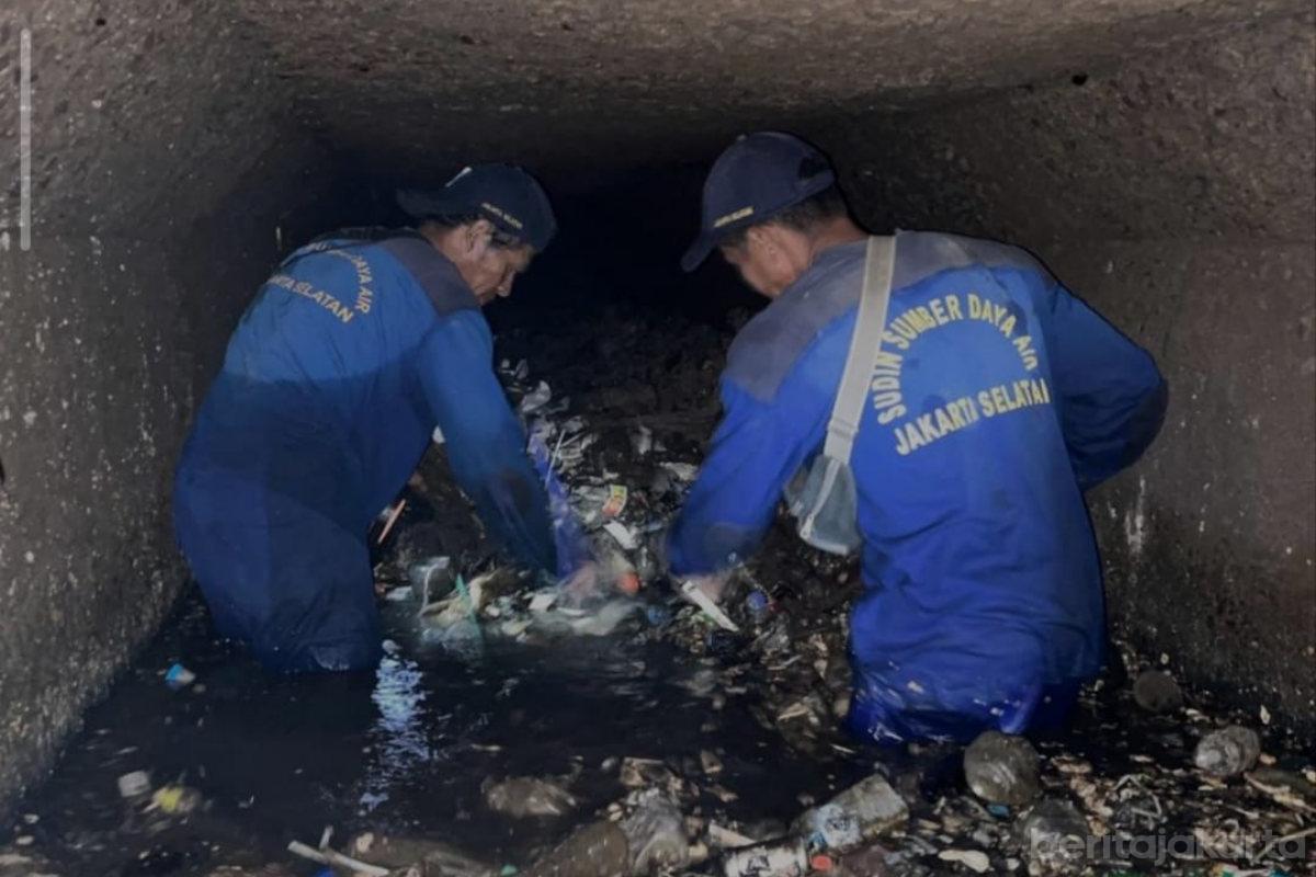Pengerukan jalan melawai tiyo