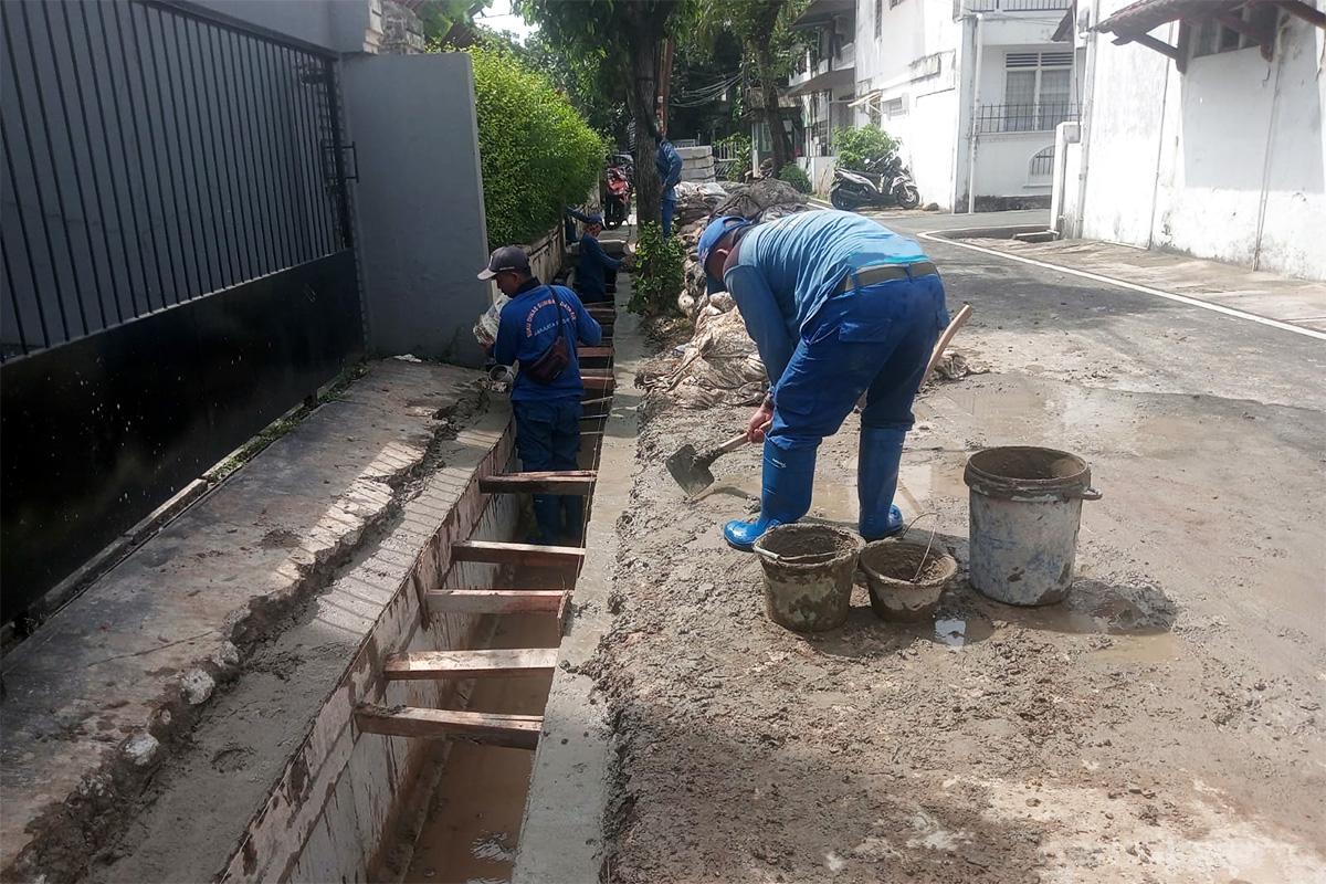 Normalisasi Saluran Jalan Cempaka Putih Tengah III folmer