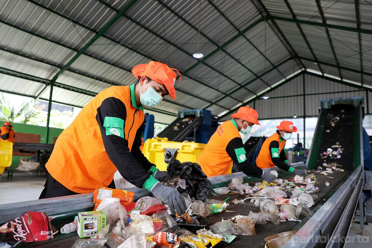 Pengelolaan sampah dinas lh otoy