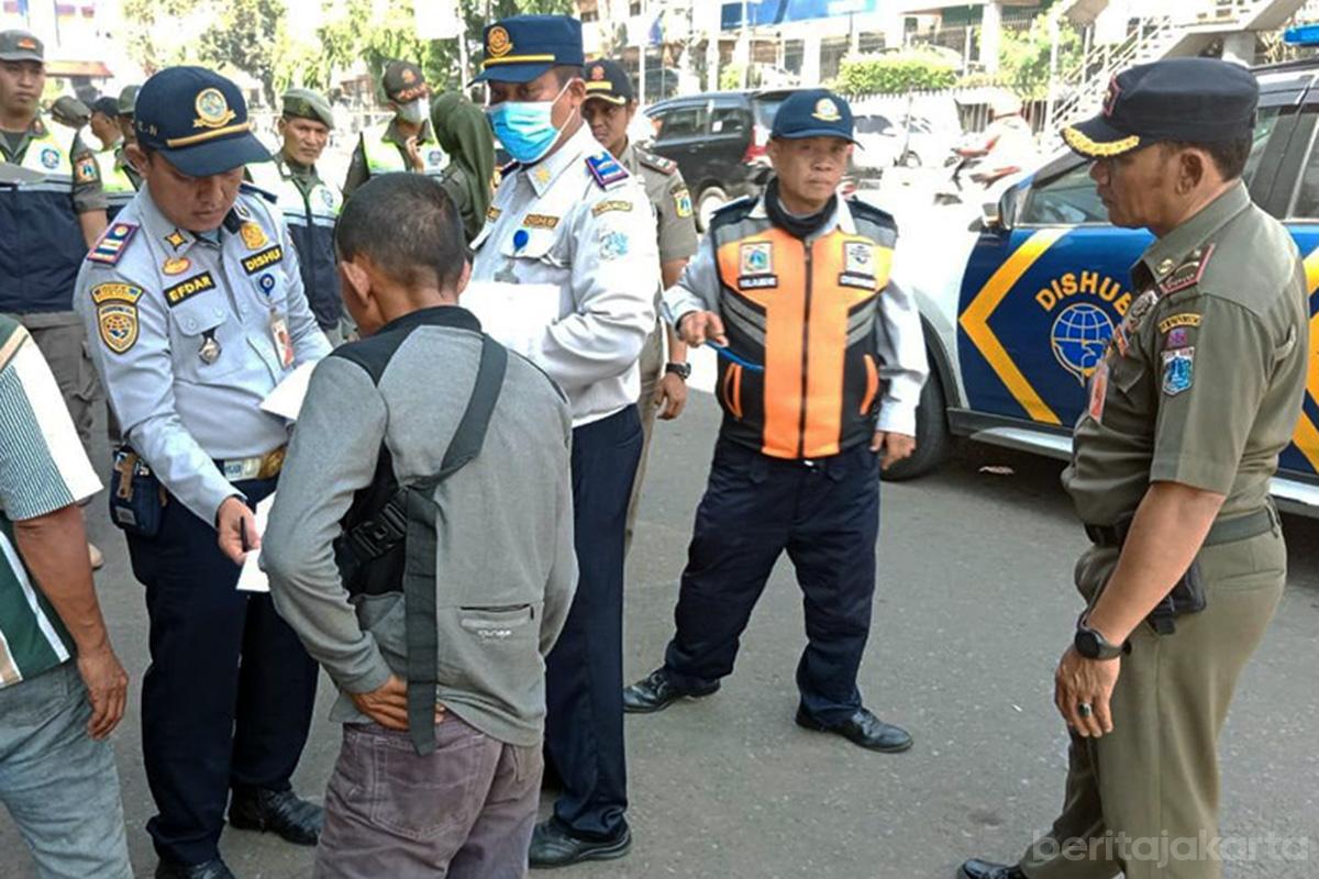 Jukir pak ogah dok