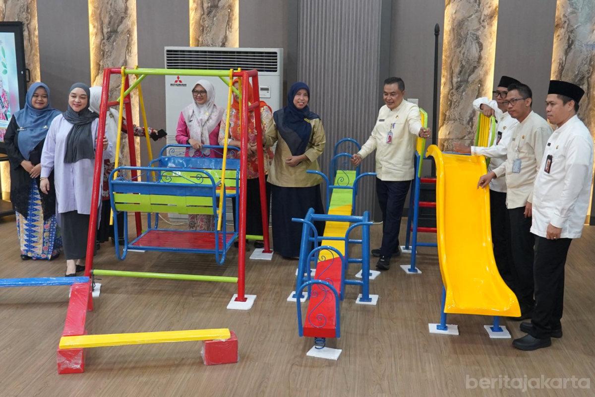 Pemkot Jaksel Salurkan 72 APE Untuk PAUD
