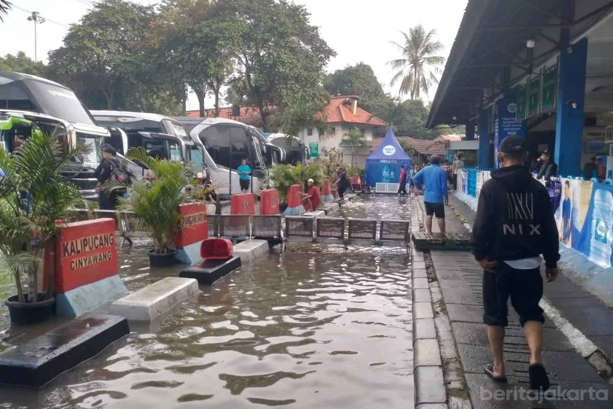 Genangan terminal kampung rambutan
