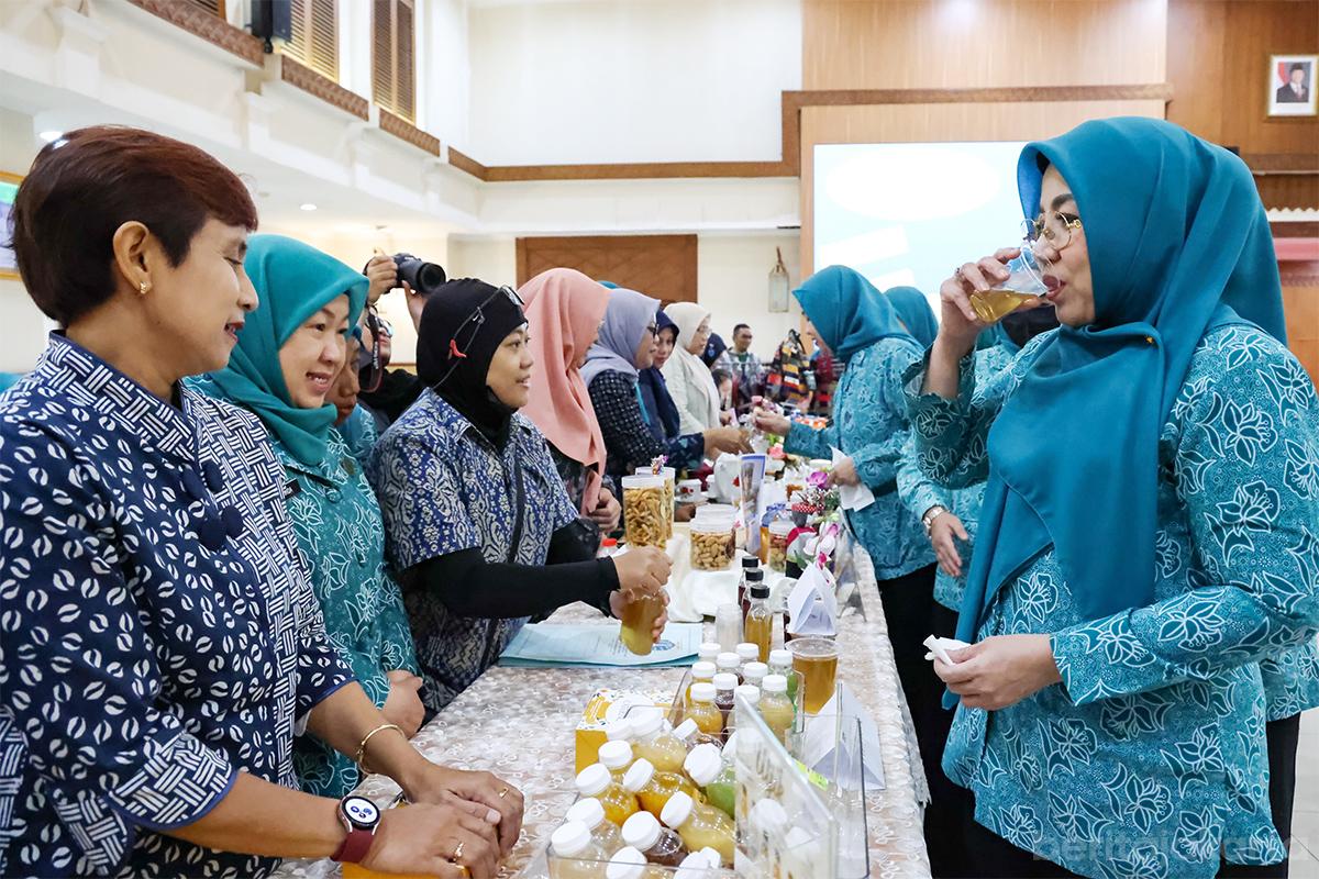 Ketua TP PKK Jakpus Witri Yenny Arifin folmer2
