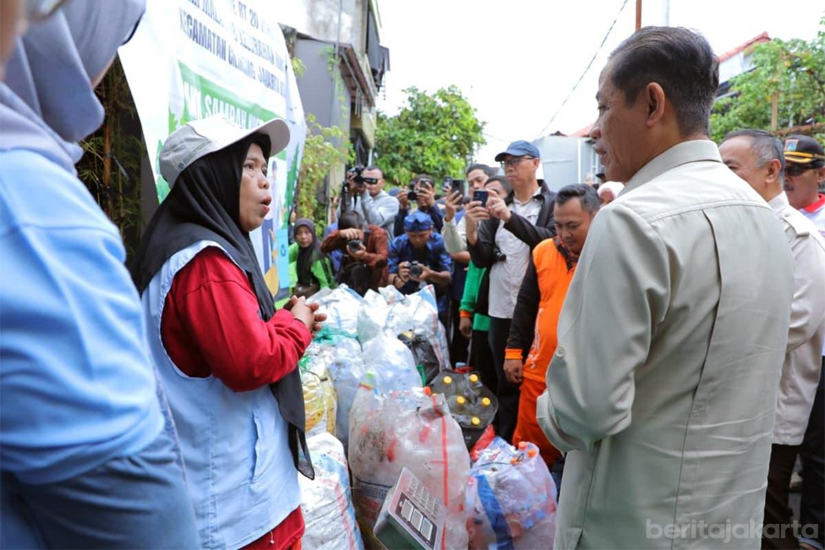 Bank sampah koepoe rorotan anita