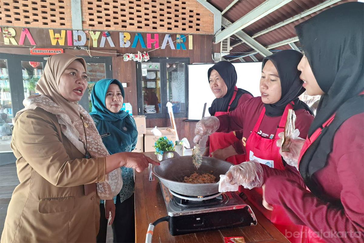 Lomba Masak Ikan RPTRA Widya Bahari anita