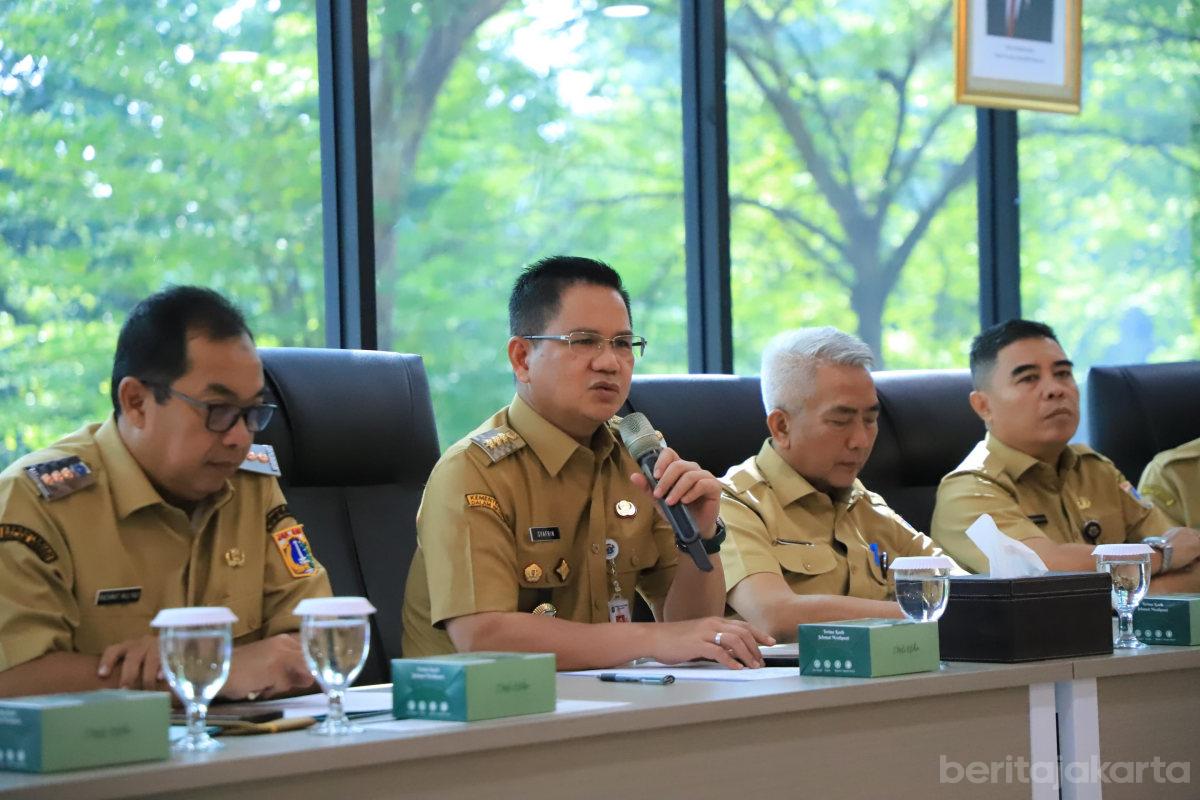 Walikota jaksel safryn tiyo