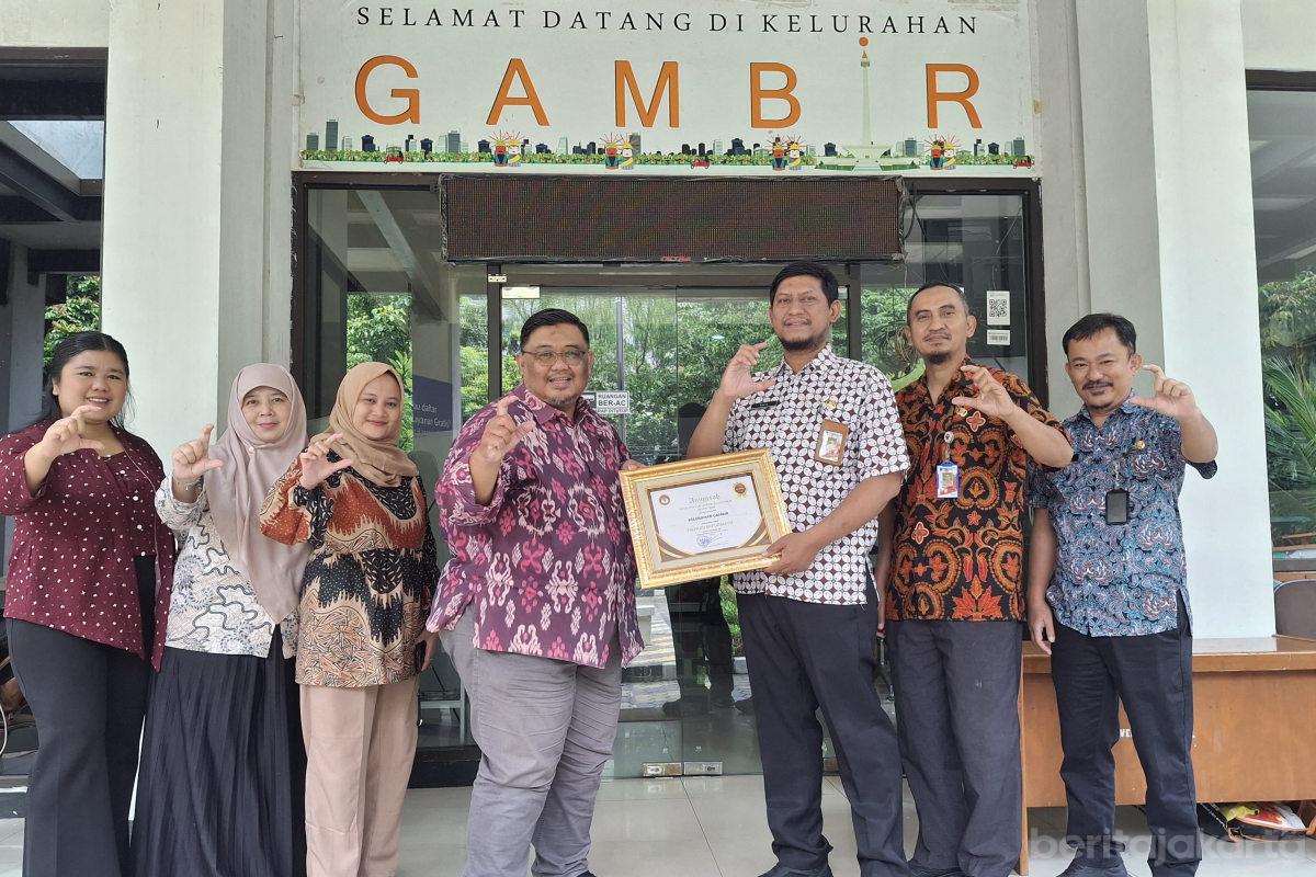 KI DKI Visitasi ke Kelurahan Gambir Serahkan Hasil E Monev 2025