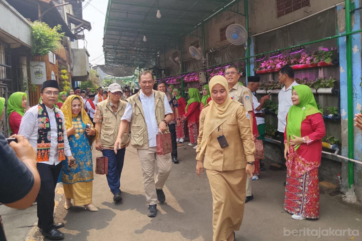 Tim Verlap Benyamin S Award Sambangi Kelurahan Utan Kayu Selatan