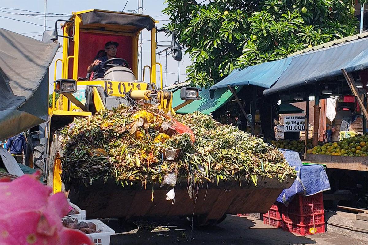 Sampah Jalan Stasiun Angke budi ist