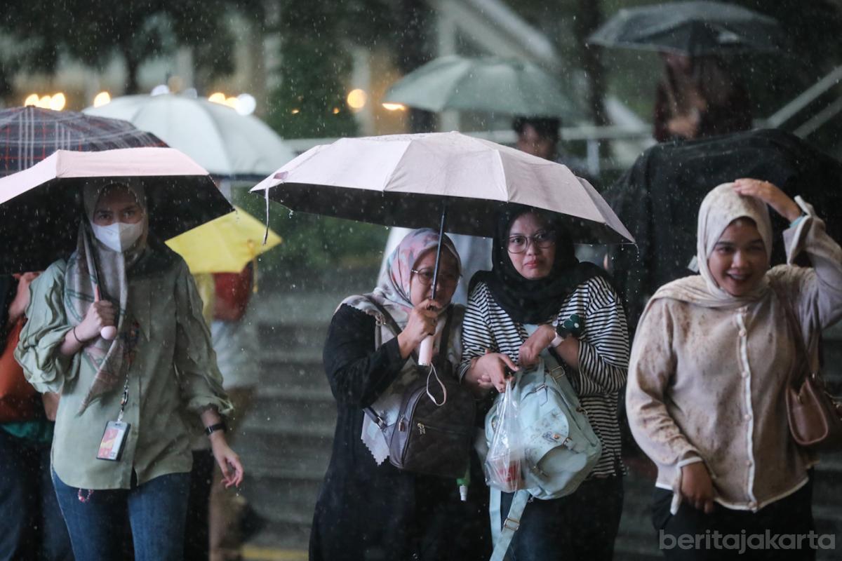 Ilustrasi Cuaca Hujan 5 jati