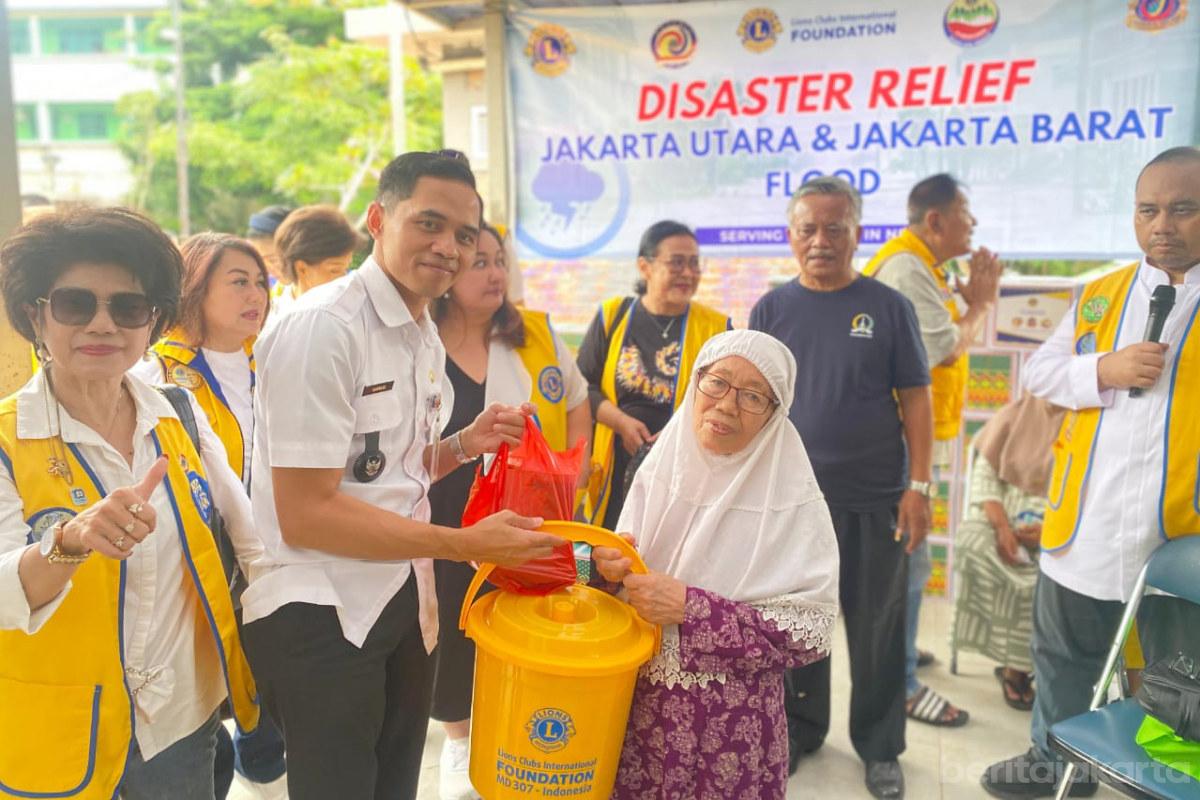 Bantuan lcif warga terdampak banjir