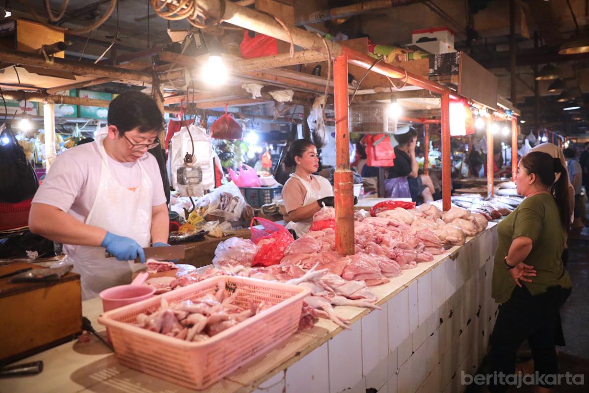 Pedagang ayam Pasar Senen 2 jati
