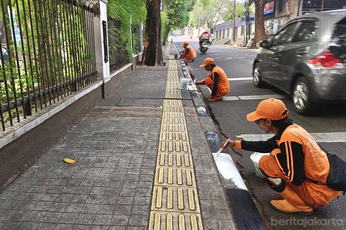 Kelurahan Pondok Labu Cat Kanstin di Dua Ruas Jalan