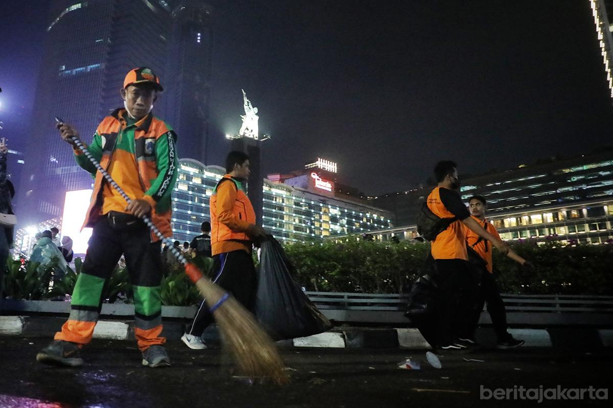 Sampah demo malam hari dok2