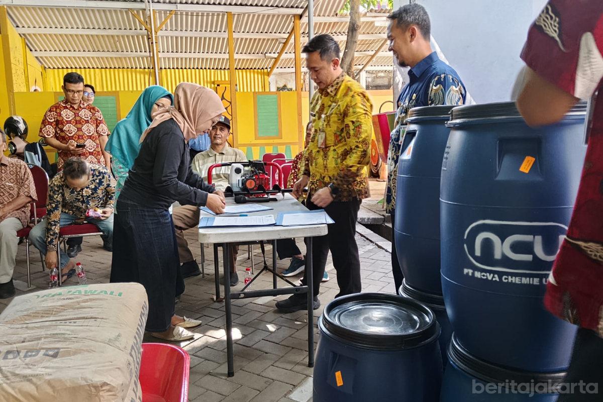 63 Tong Sampah Pilah Dibagikan di Susukan