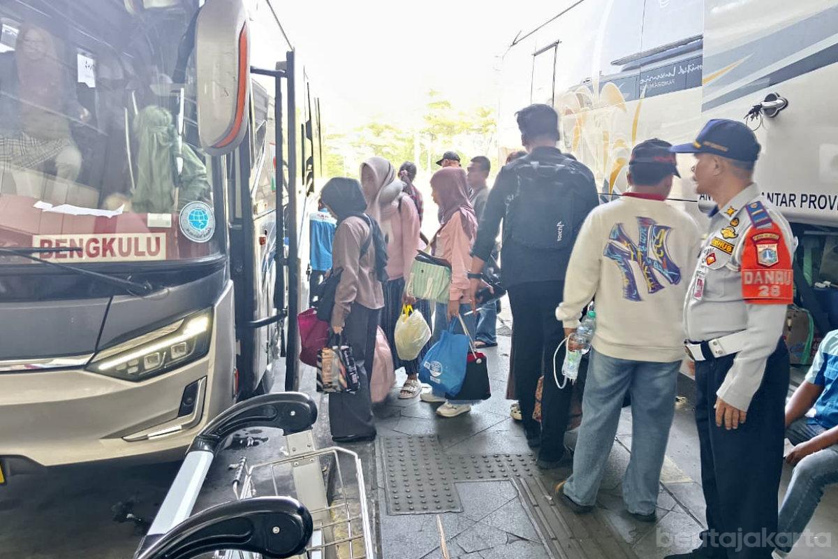 Libur Sekolah, Terminal Terpadu Pulo Gebang Ramai Penumpang