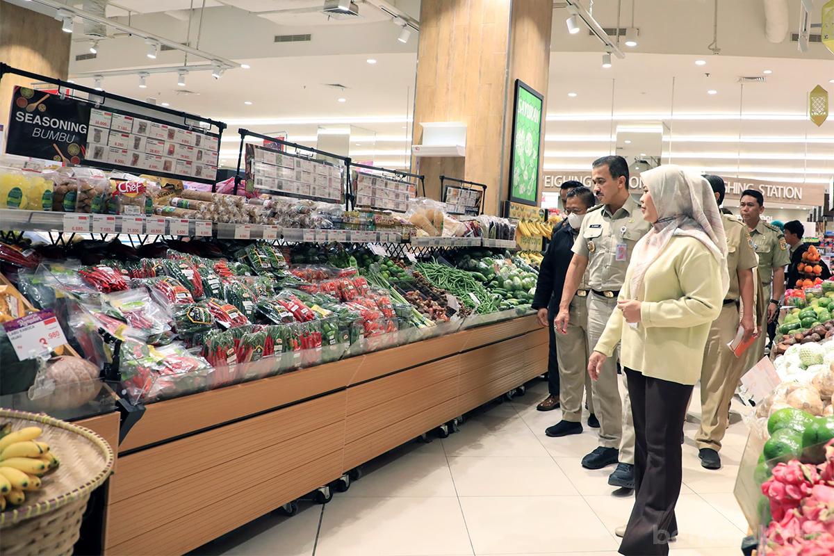 Walikota anwar sidak pangan jaksel tiyo