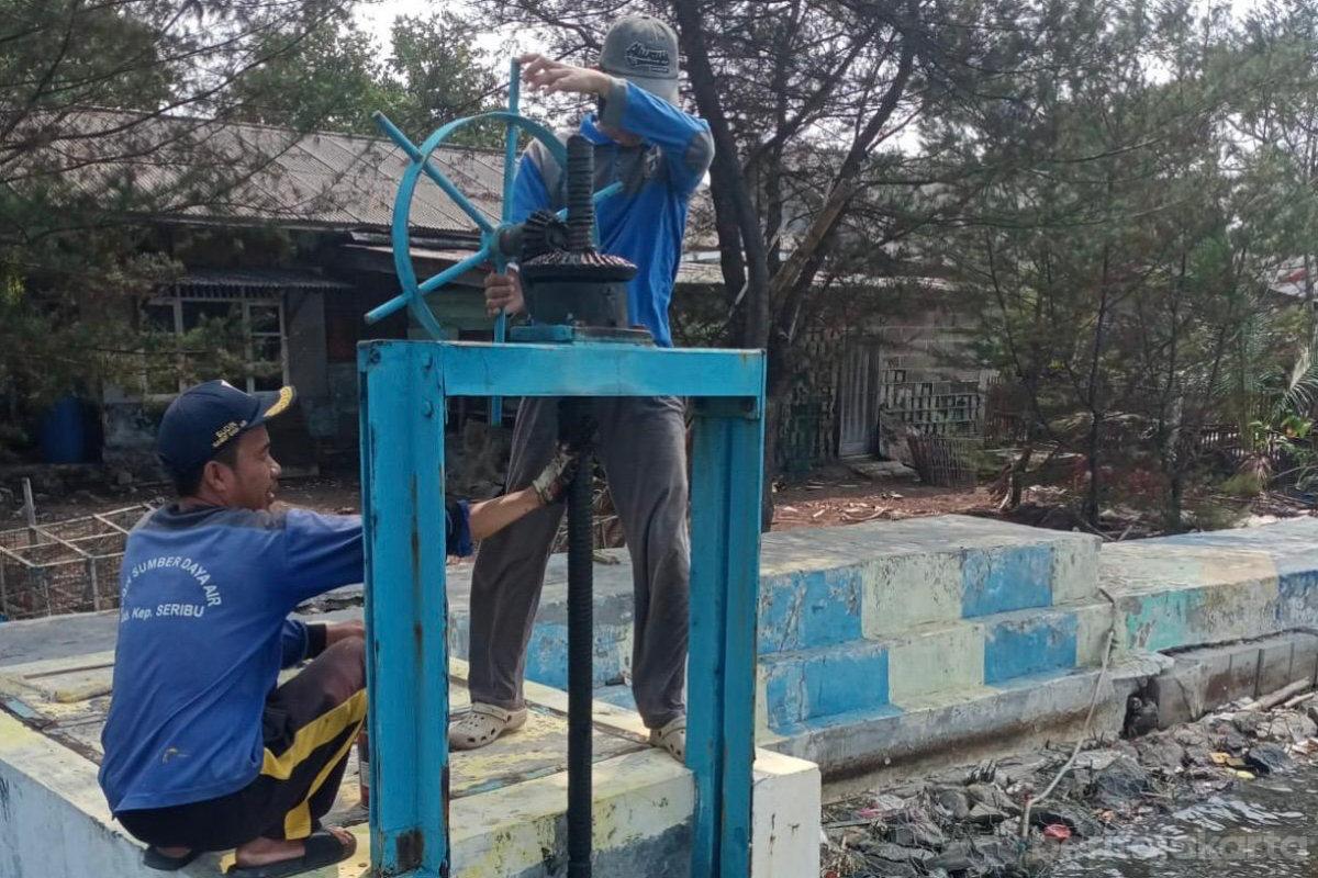 Perawatan 13 Pintu Air di Pulau Lancang Rampung