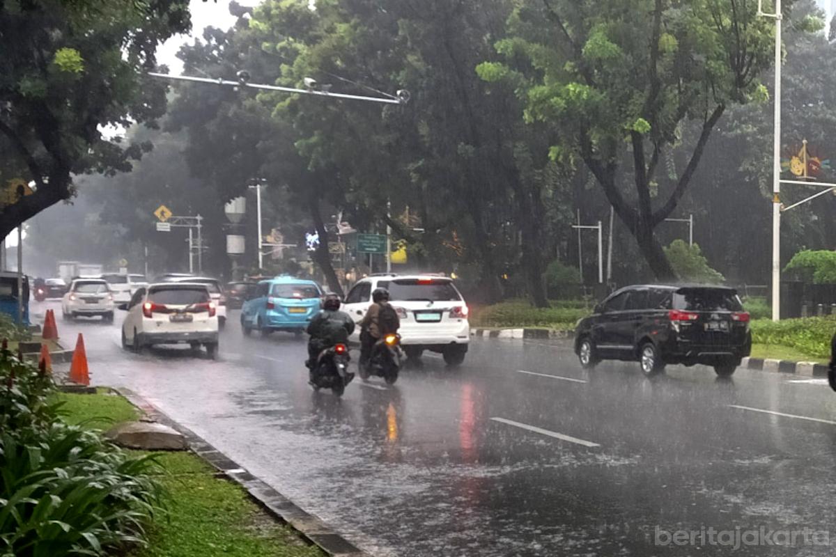Cuaca hujan jakarta 1070