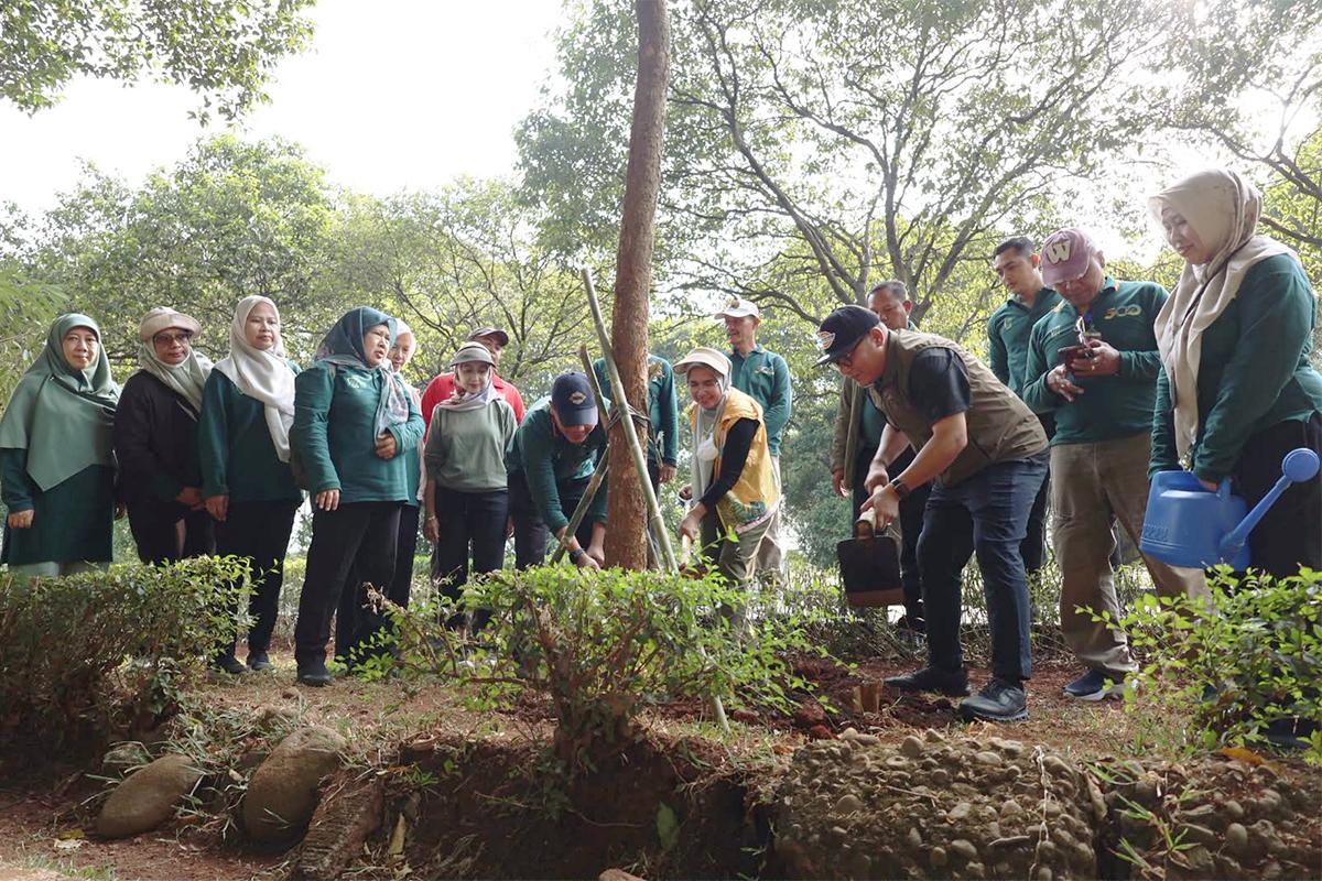 Tanam pohon pelindung Bandara Halim Perdanakusuma nur