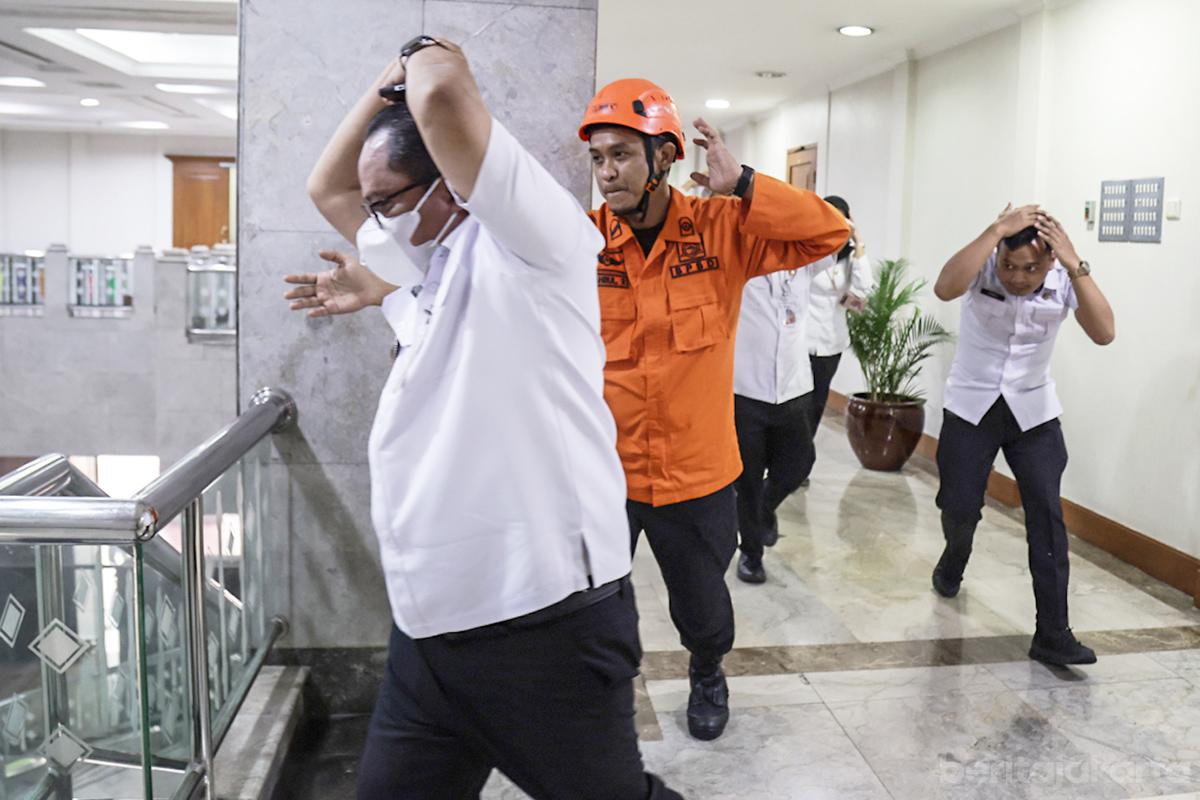 Simulasi Gempa Bumi asn pemkot jakut bilal