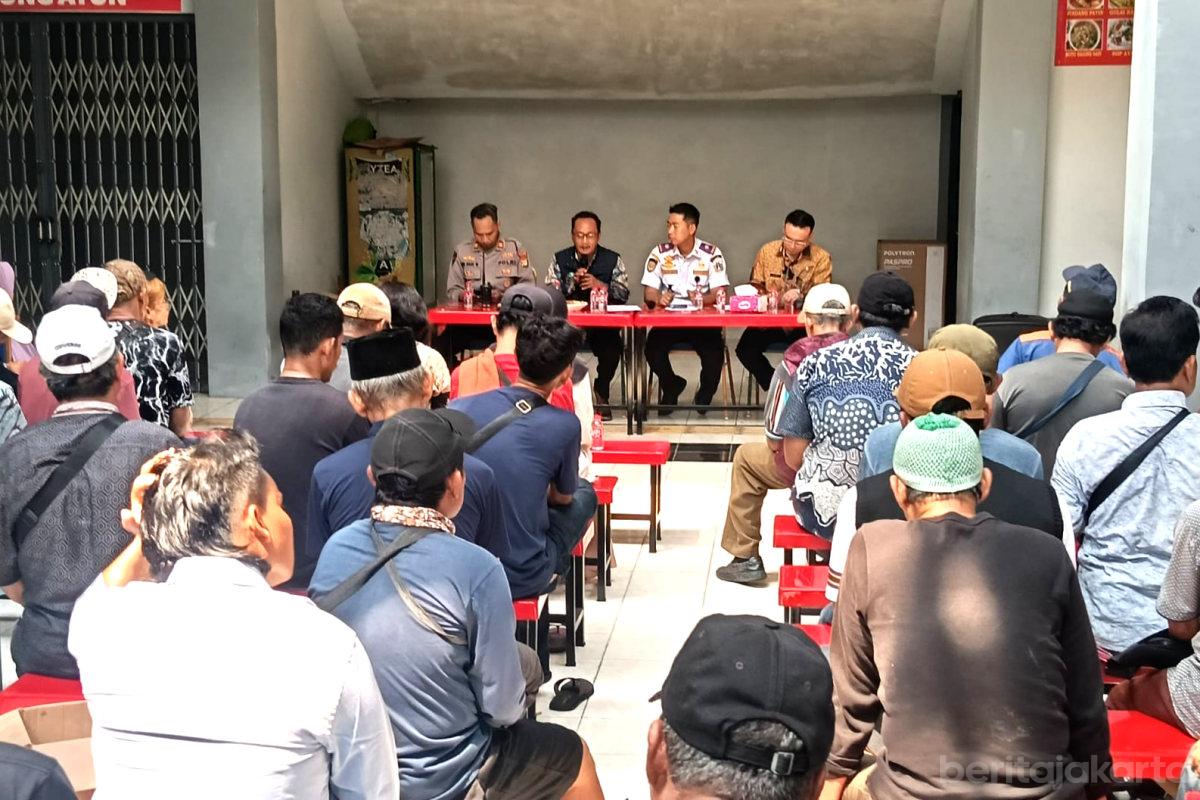 Pedagang UMKM di Terminal Kalideres Diedukasi Pemilahan Sampah