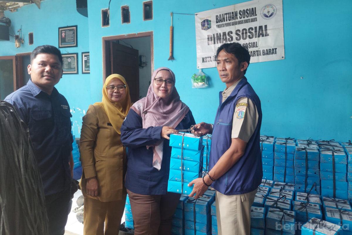 Sudinsos Jakbar Distribusikan 3.900 Paket Makanan Siap Saji