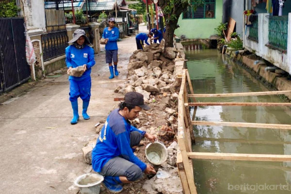 Peninggian turap jalan rorotan9 anita