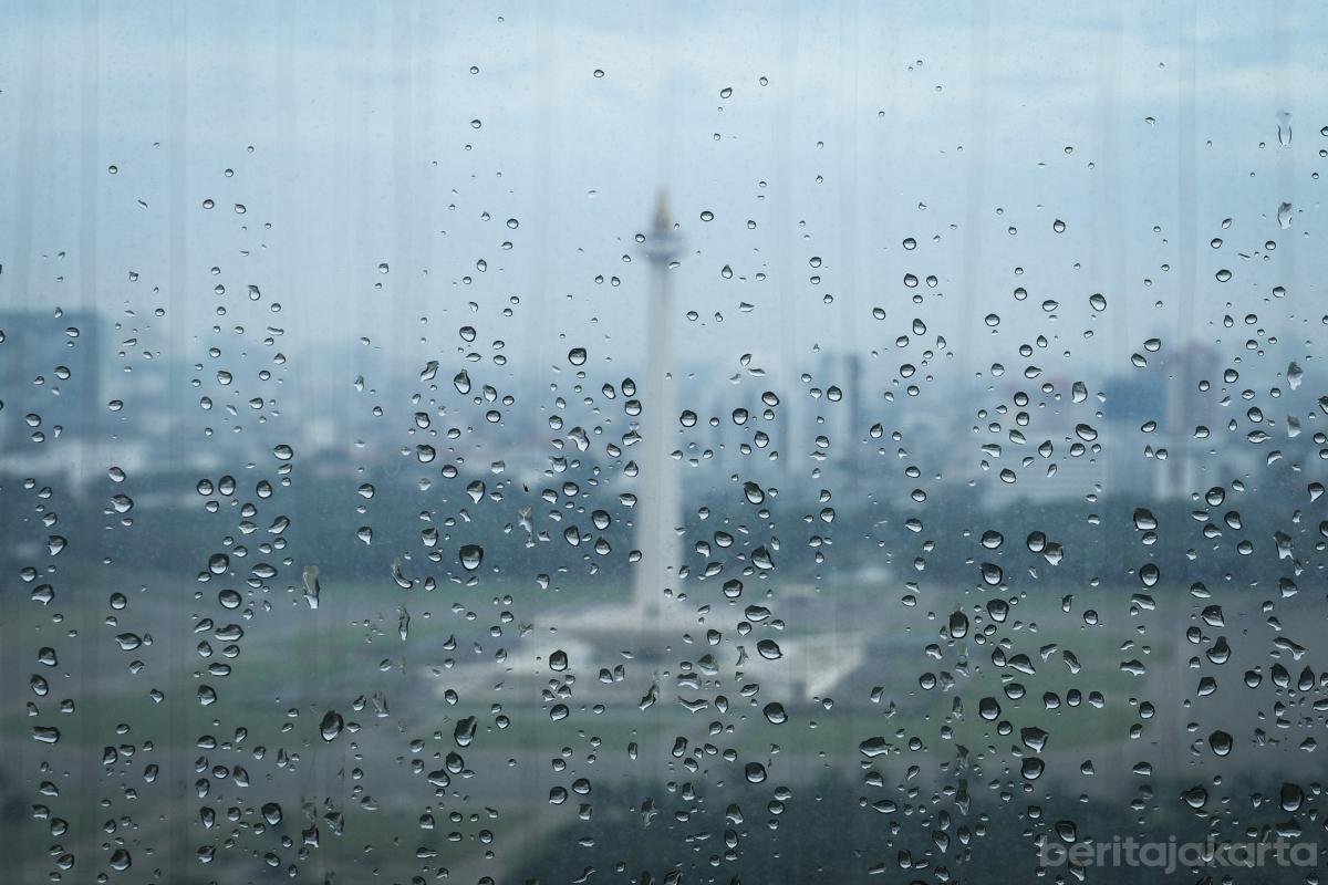 Cuaca monas hujan jati 02